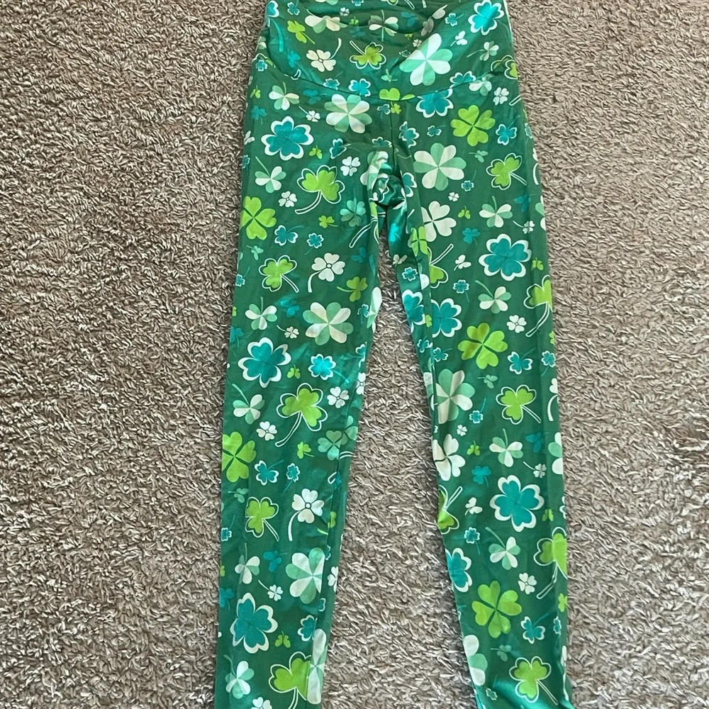 No Boundaries Green Clover Patterned Kids Leggings